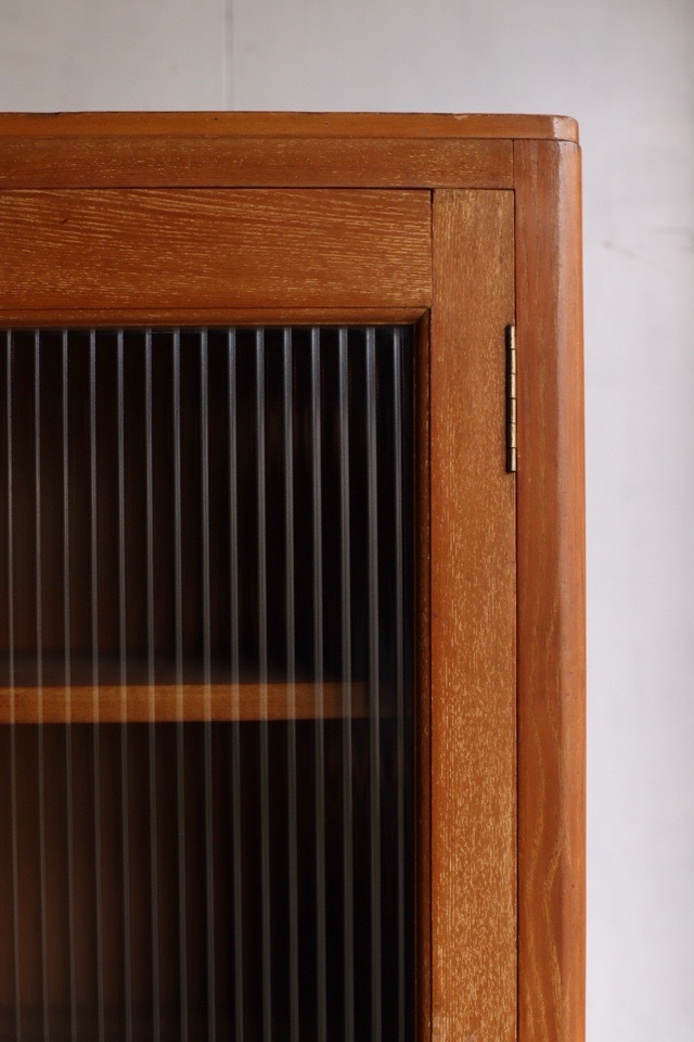 モールガラスの戸棚