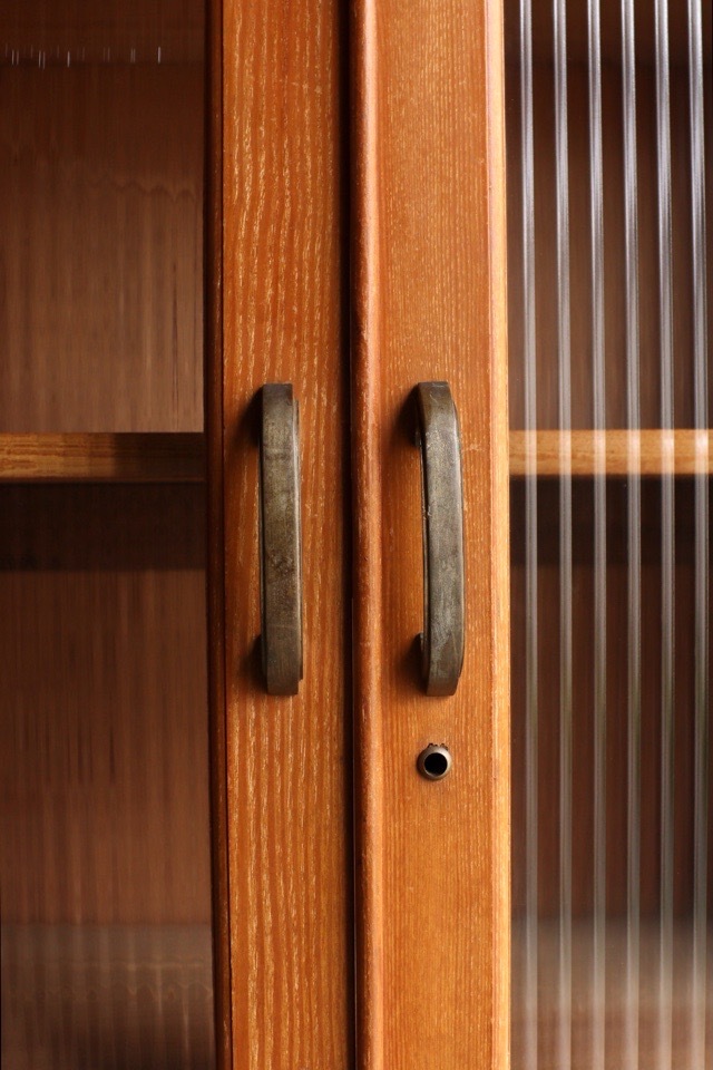 モールガラスの戸棚