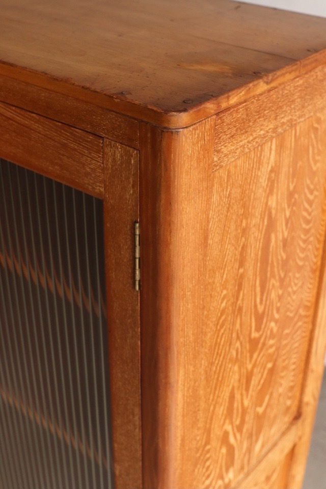 モールガラスの戸棚