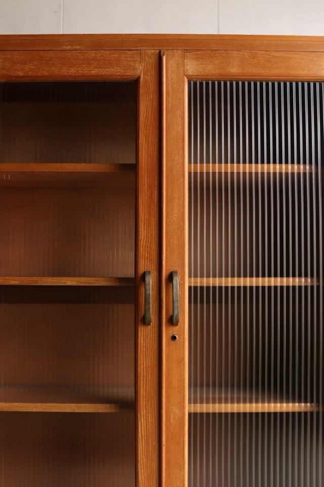 モールガラスの戸棚