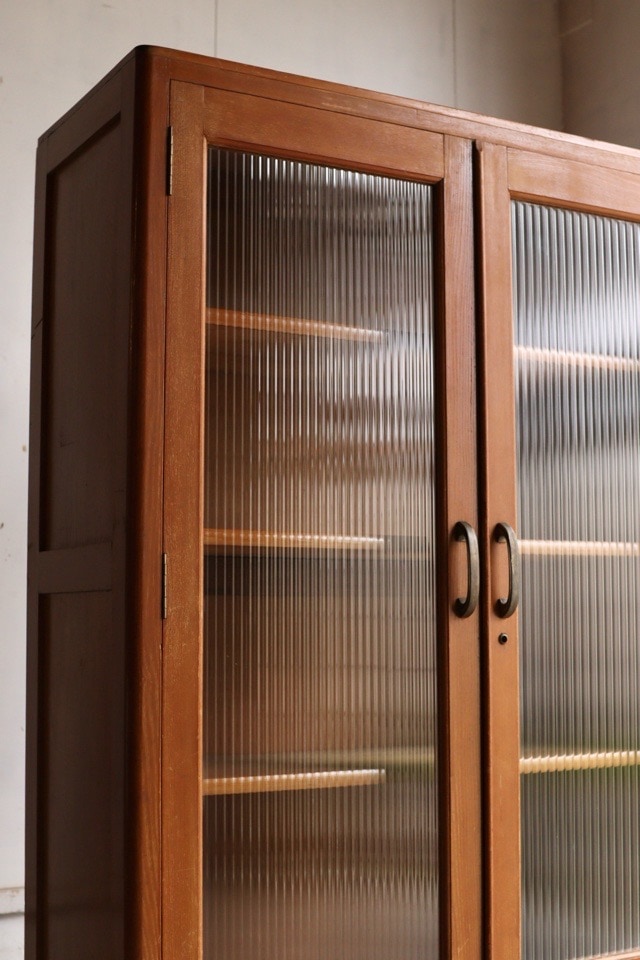 モールガラスの戸棚