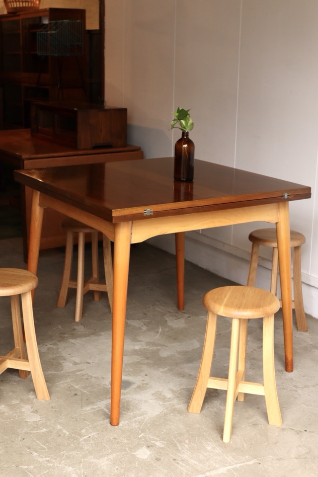 バタフライテーブル