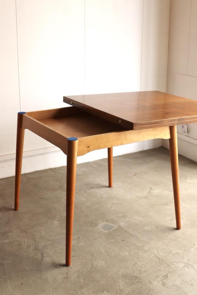 バタフライテーブル