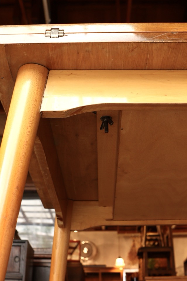 バタフライテーブル