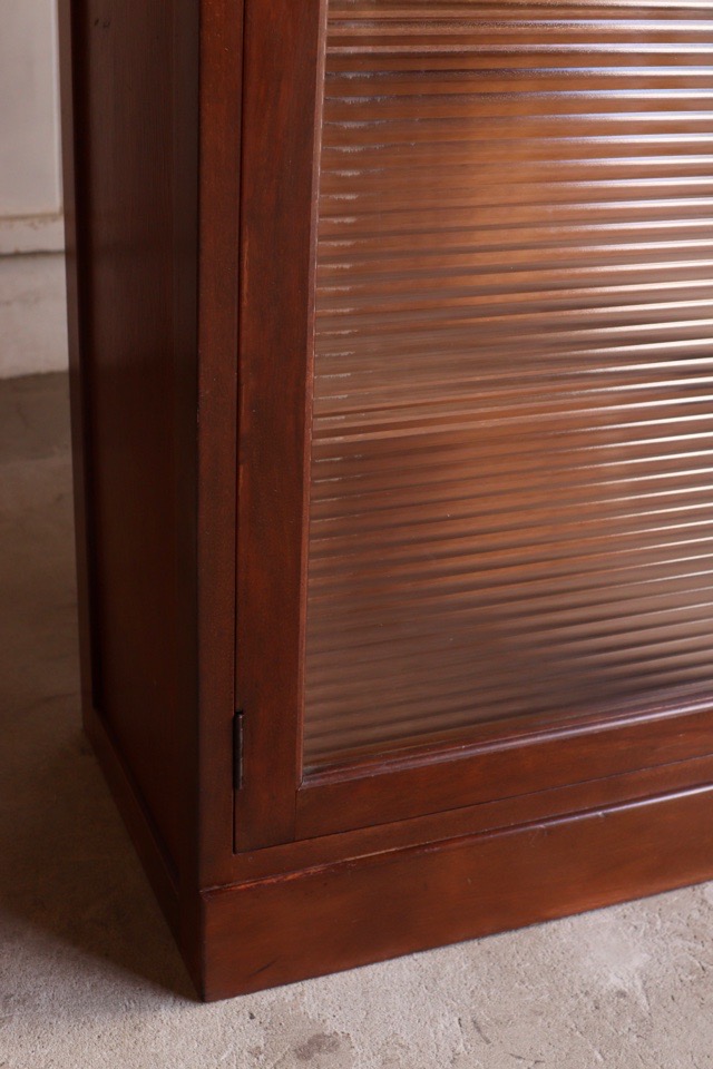 モールガラスの戸棚