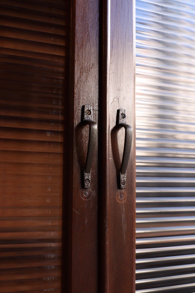 モールガラスの戸棚