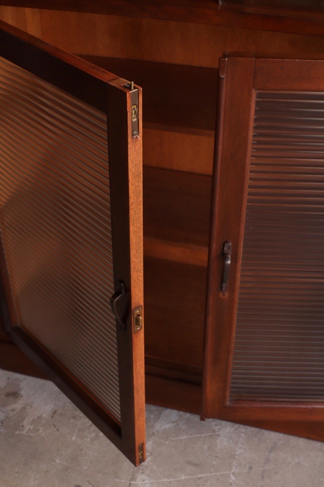 モールガラスの戸棚