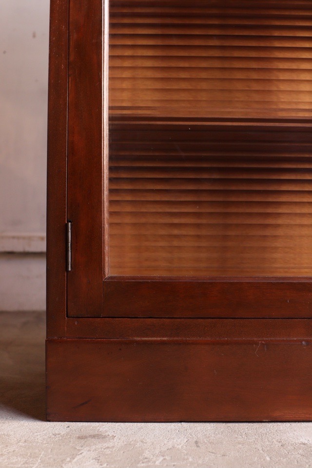 モールガラスの戸棚