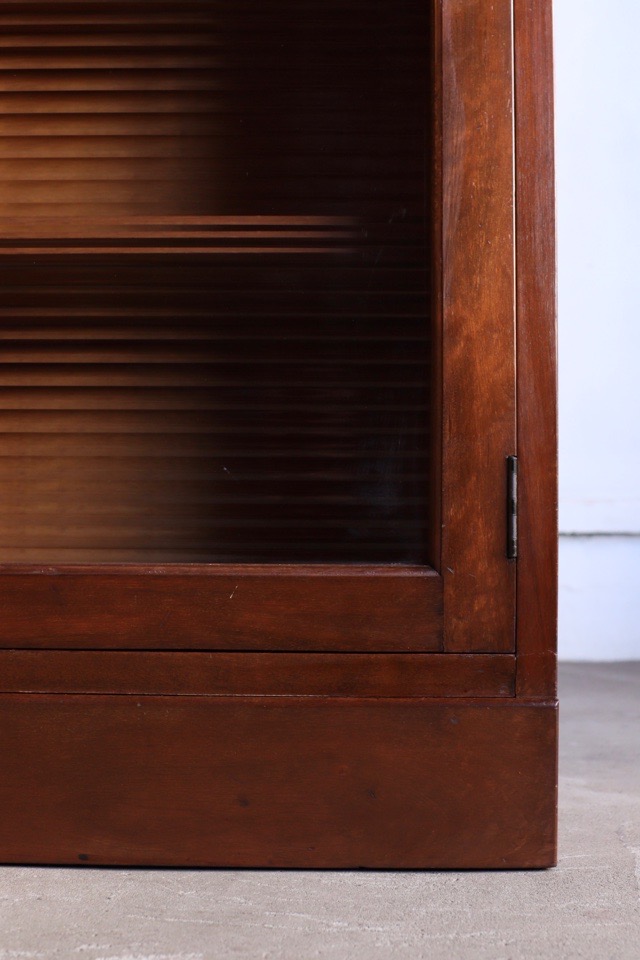 モールガラスの戸棚