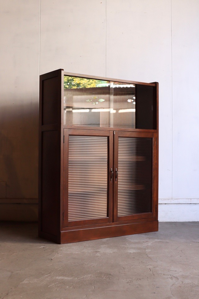 モールガラスの戸棚