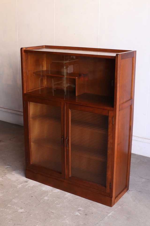 モールガラスの戸棚