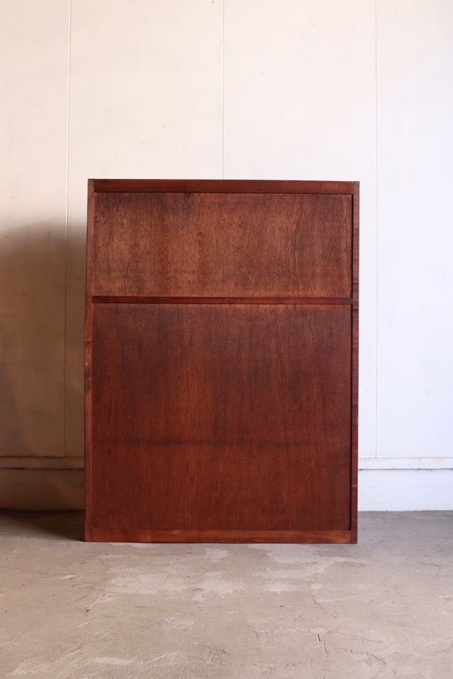 モールガラスの戸棚