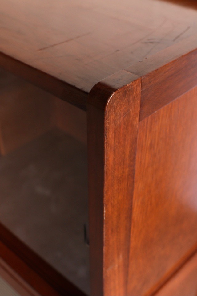 モールガラスの戸棚