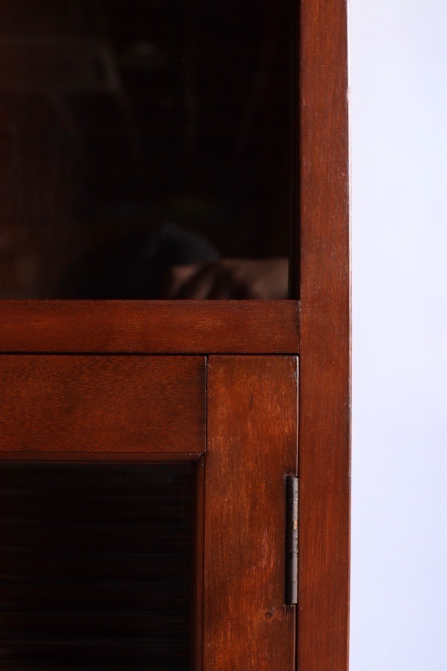 モールガラスの戸棚