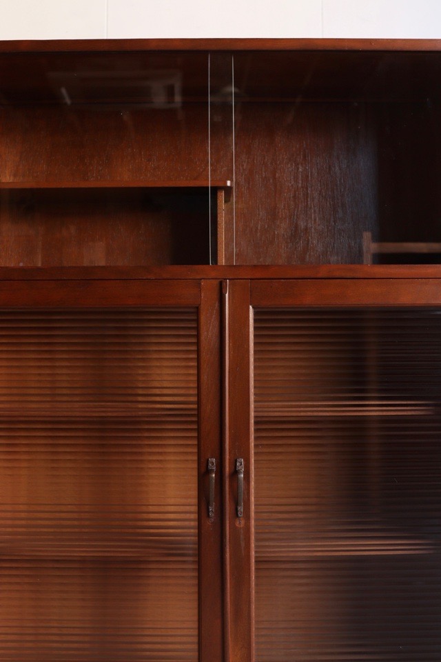 モールガラスの戸棚