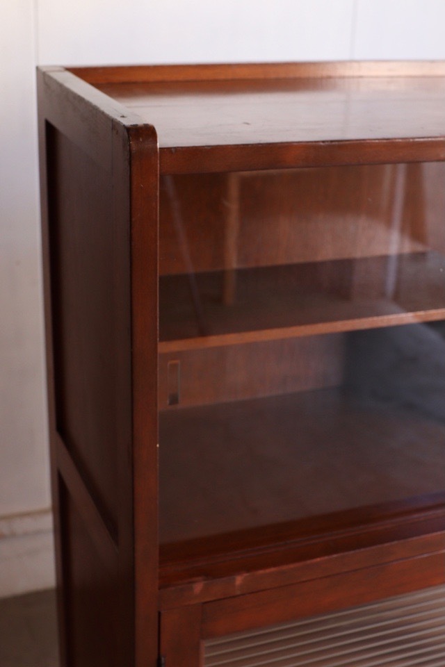 モールガラスの戸棚