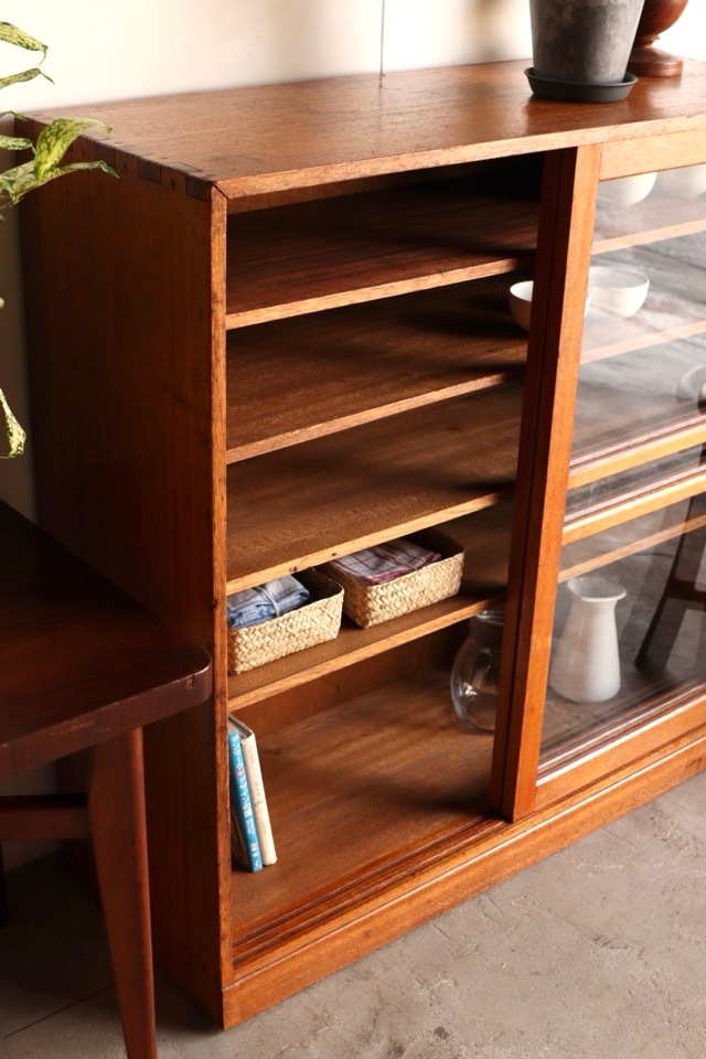 ガラス引戸棚 | 全ての商品 - 古家具古道具 そうすけ