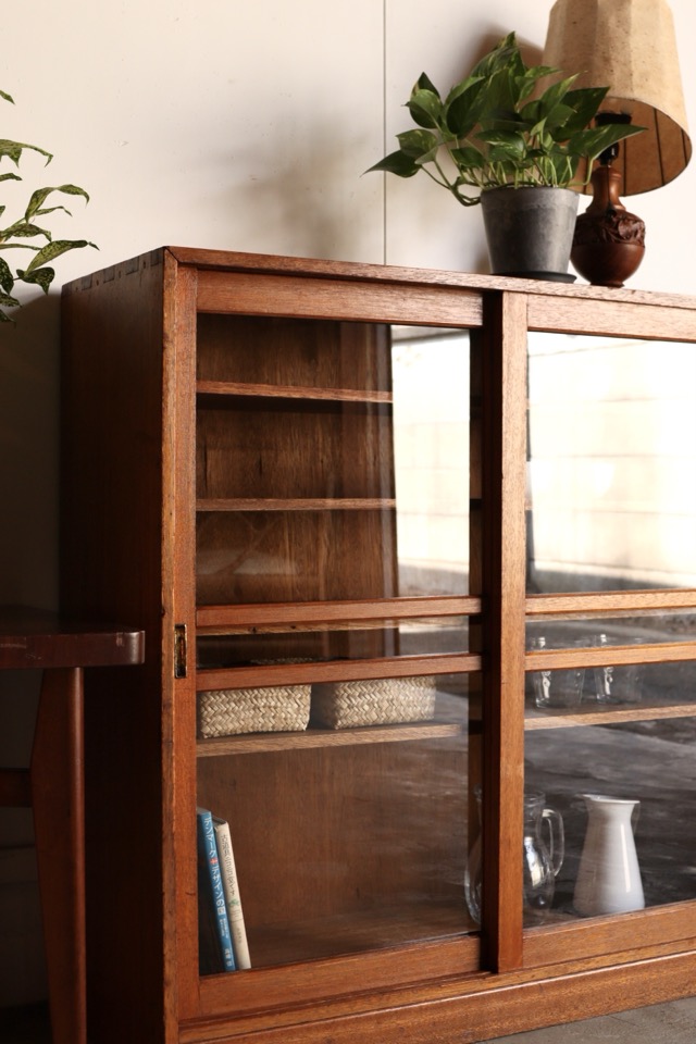 ガラス引戸棚 | 全ての商品 - 古家具古道具 そうすけ