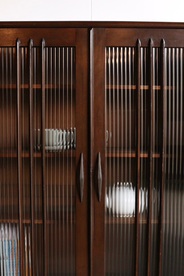 モールガラスの戸棚