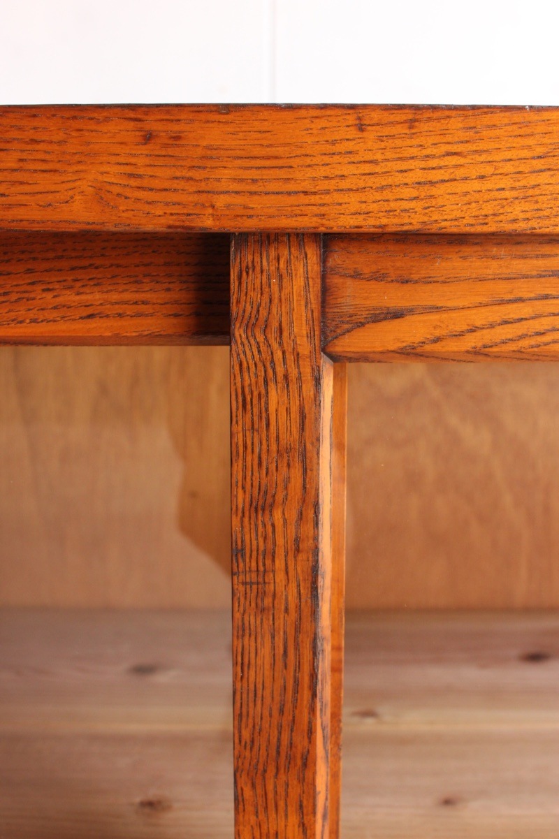 横長のガラス引戸棚