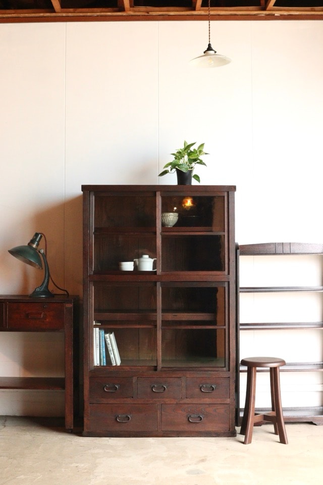 ガラス引戸棚 | 全ての商品 - 古家具古道具 そうすけ