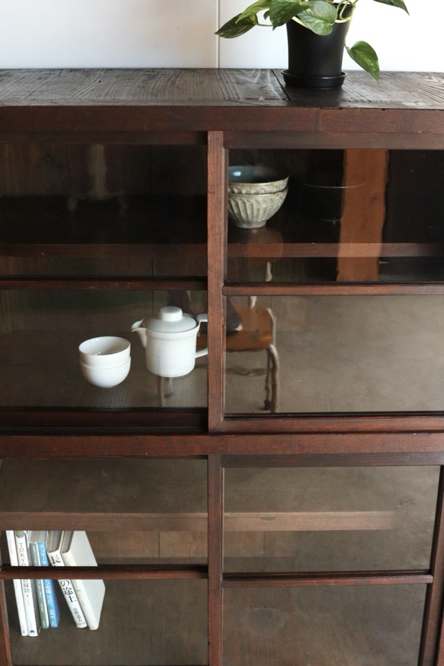 ガラス引戸棚 | 全ての商品 - 古家具古道具 そうすけ