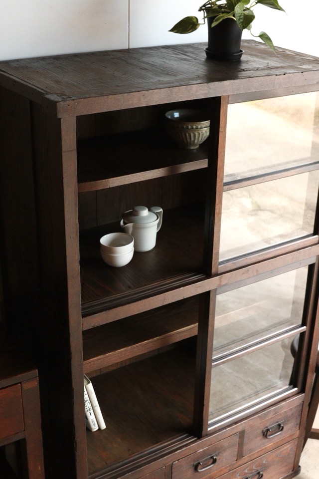 ガラス引戸棚 | 全ての商品 - 古家具古道具 そうすけ