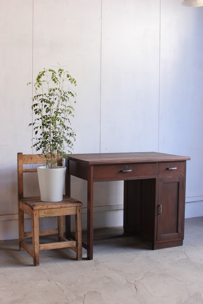 小さめ片袖机