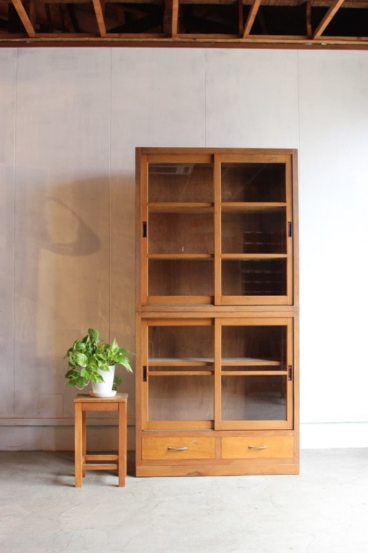 古家具 古道具 引き出し 前面ガラス 収納家具 ヴィンテージ家具 ガラス引戸棚 | 全ての商品 - 古家具古道具 そうすけ