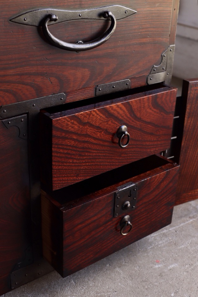 打ち出し金具時代庄内箪笥　引き出し4杯　時代箪笥　時代家具　古家具　アンティーク 打ち出し金具時代庄内箪笥 引き出し4杯 時代箪笥 時代家具 古家具