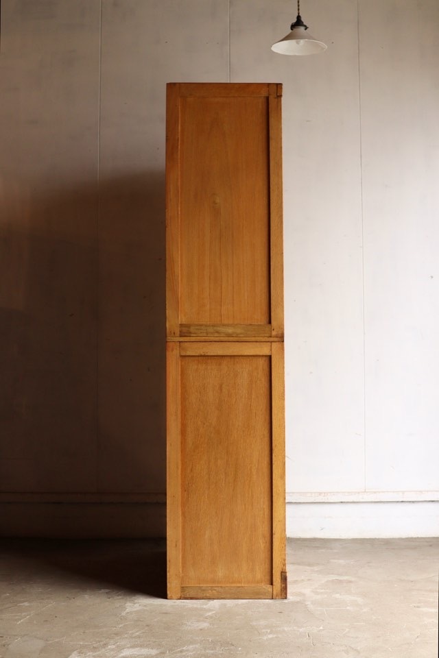 ガラス引戸棚