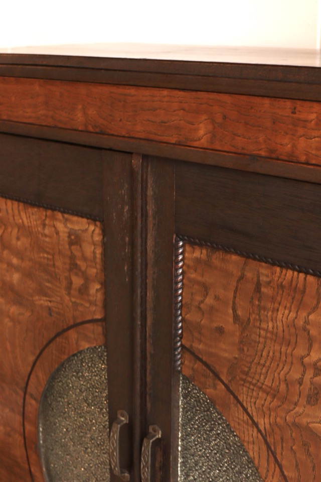 ダイヤガラスの戸棚