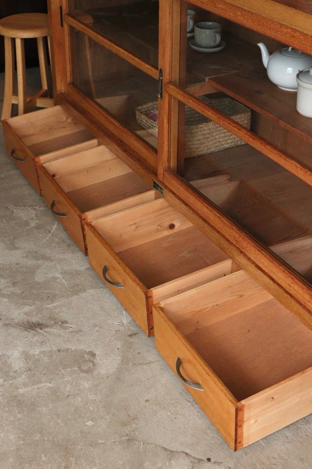 ガラス引戸棚 | 全ての商品 - 古家具古道具 そうすけ