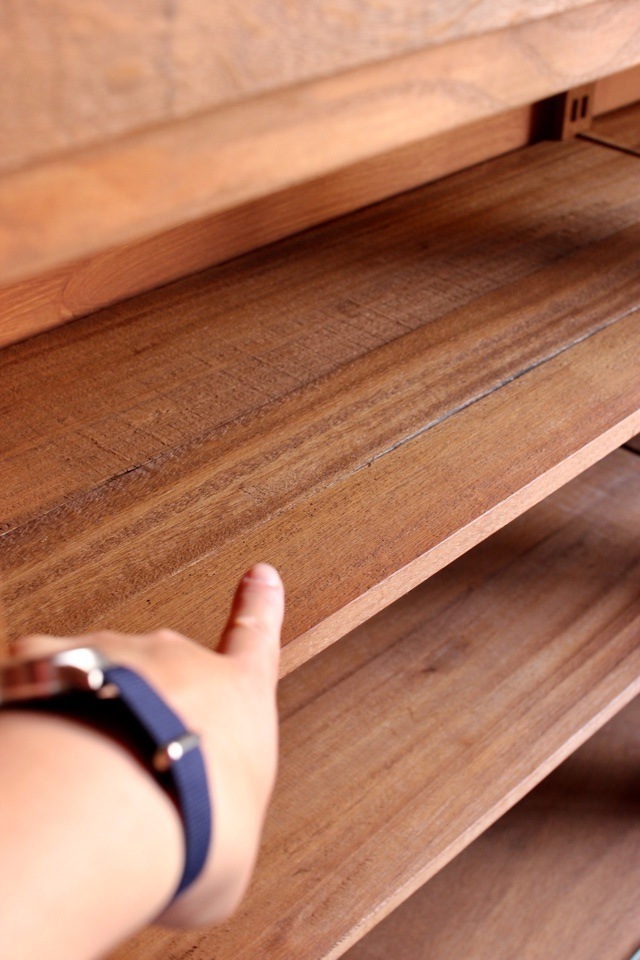 横長ガラス引戸棚