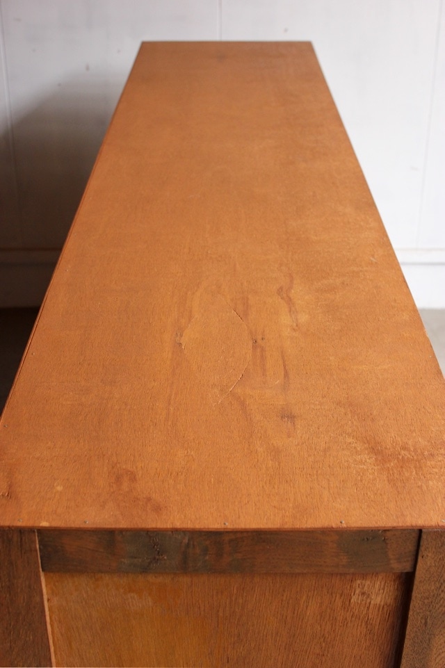 横長ガラス引戸棚