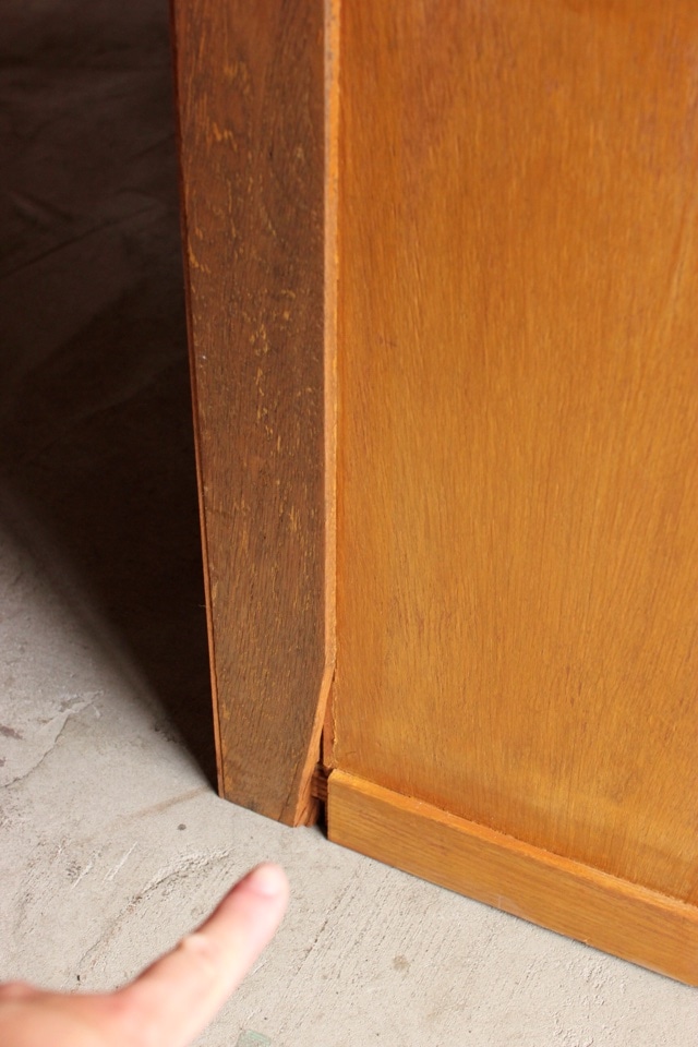 横長ガラス引戸棚