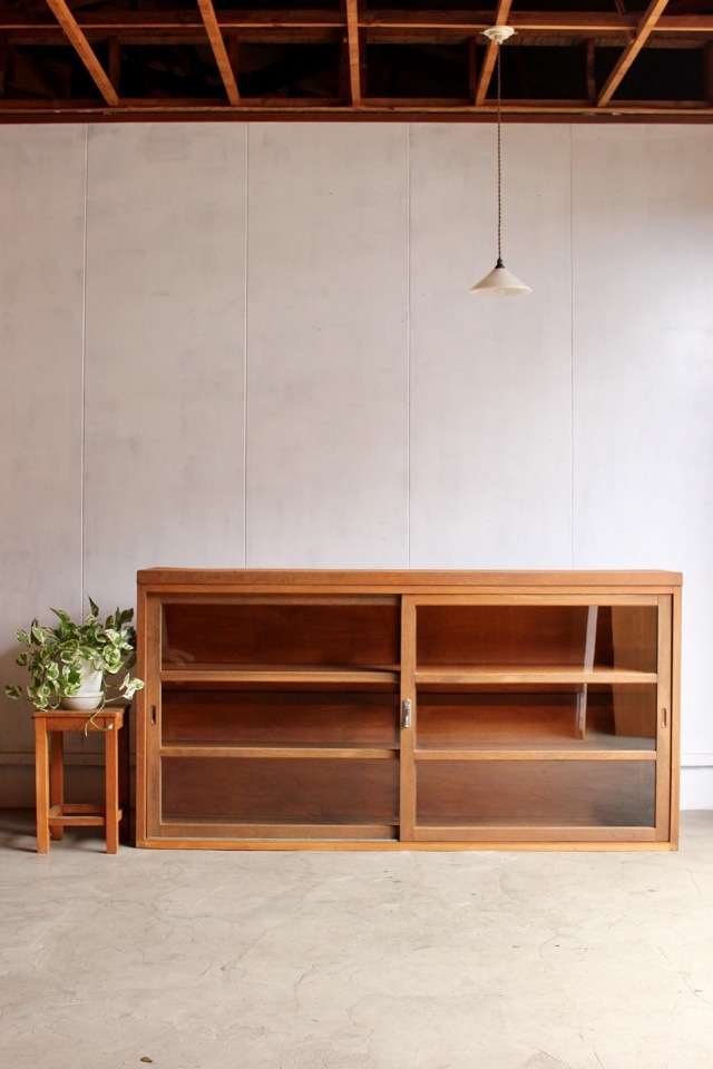 横長ガラス引戸棚 | 全ての商品 - 古家具古道具 そうすけ