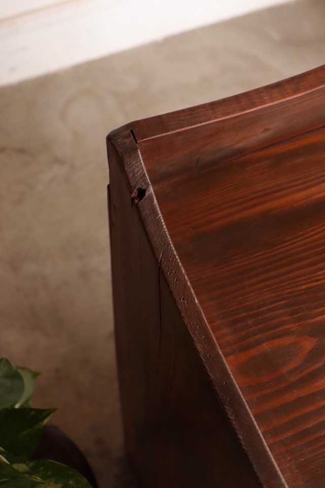 ダイヤガラスの戸棚