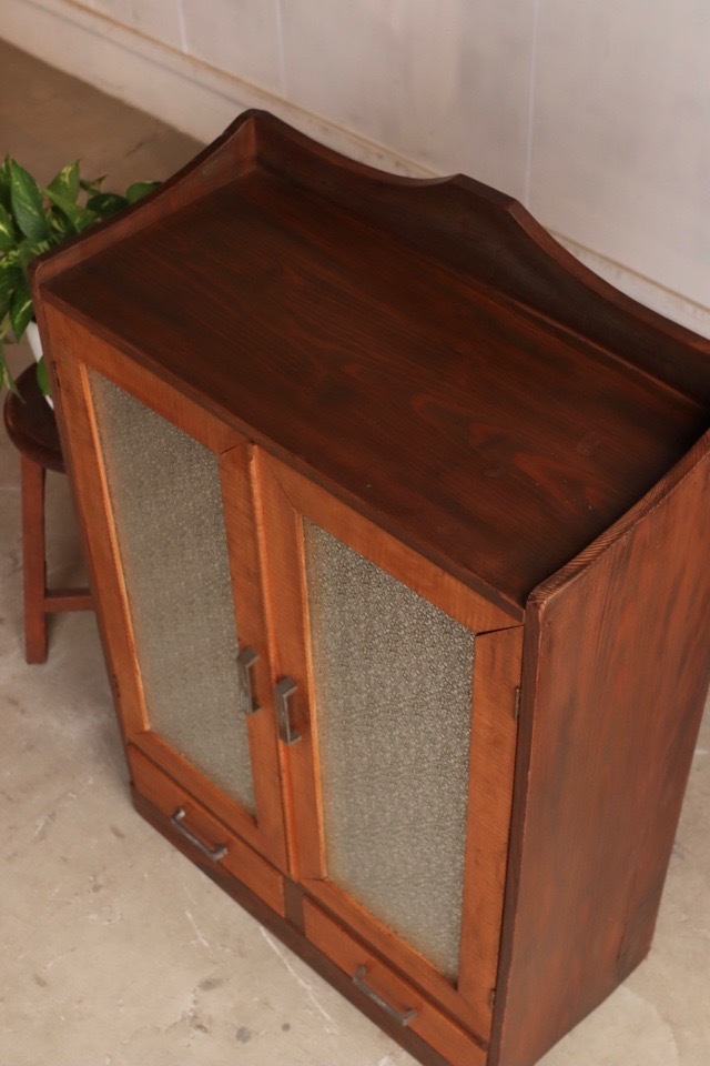 ダイヤガラスの戸棚