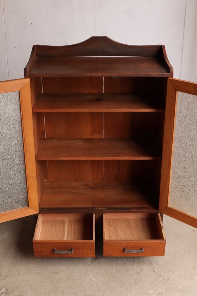 ダイヤガラスの戸棚