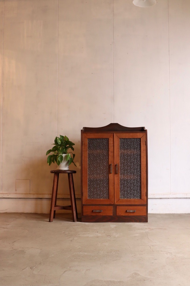 ダイヤガラスの戸棚