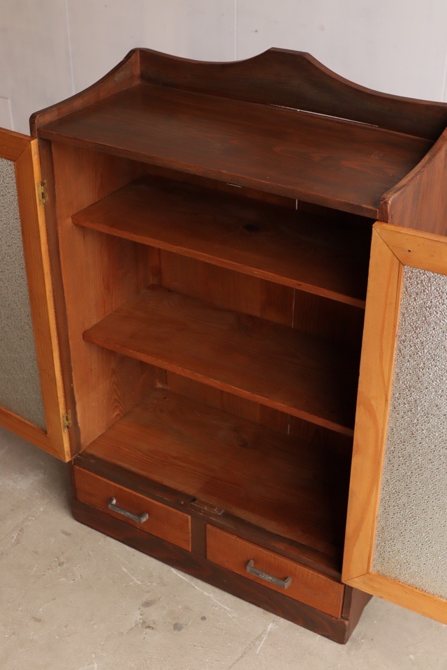 ダイヤガラスの戸棚