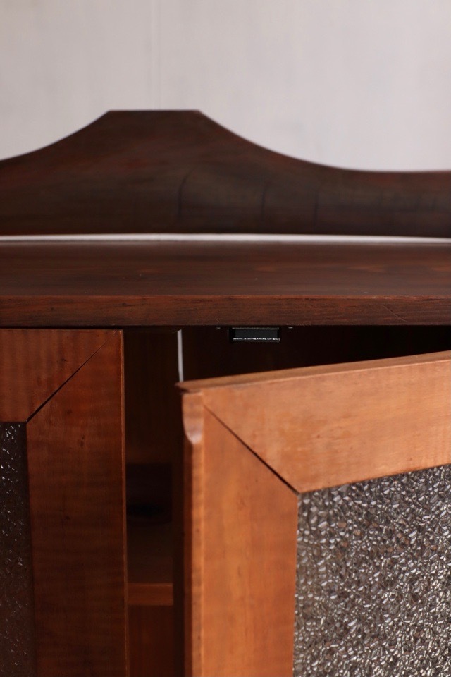 ダイヤガラスの戸棚