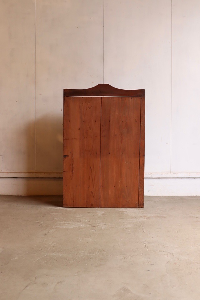 ダイヤガラスの戸棚