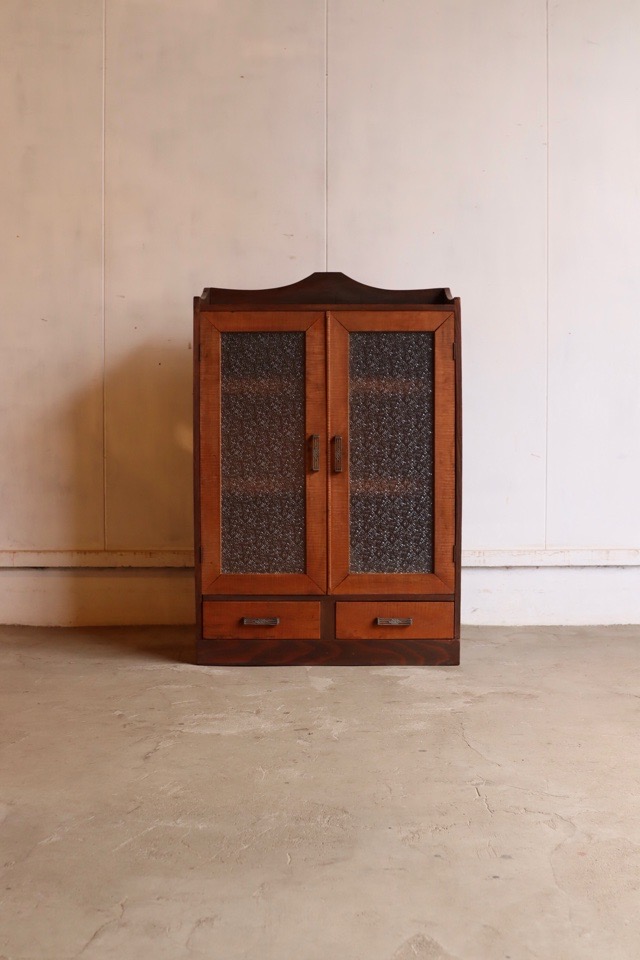 ダイヤガラスの戸棚