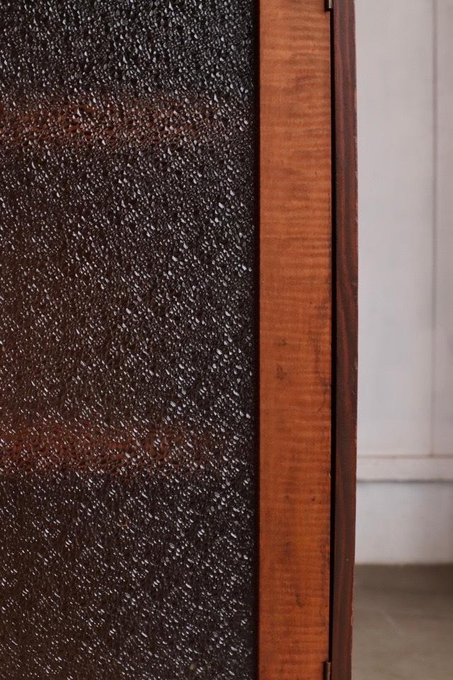 ダイヤガラスの戸棚