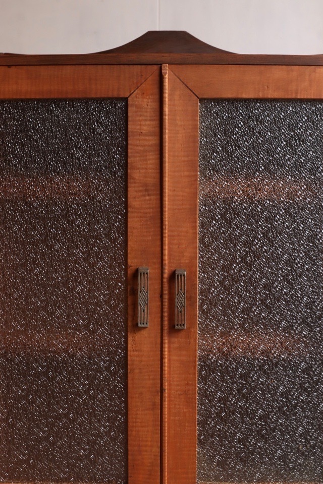 ダイヤガラスの戸棚