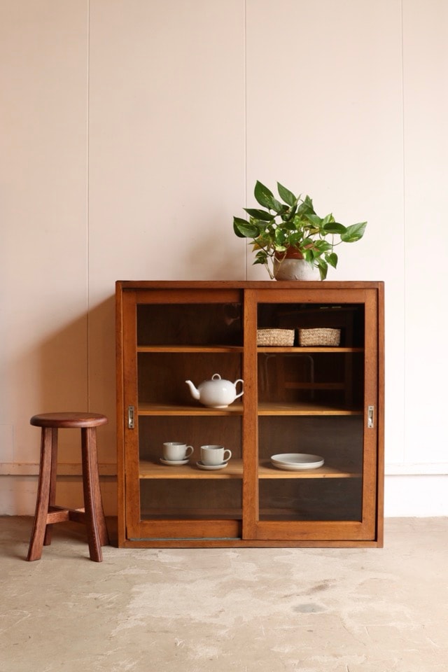 リペイント　古家具　戸棚 ガラス引戸棚 | 全ての商品 - 古家具古道具 そうすけ