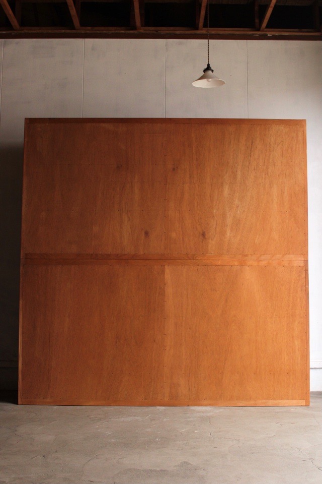 モールガラスの水屋箪笥