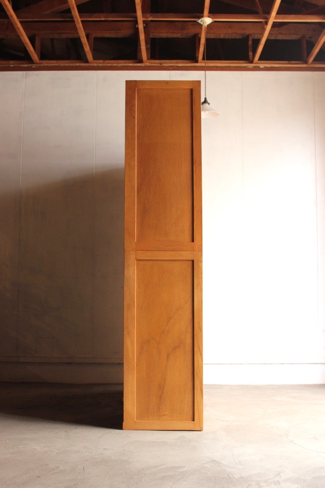 モールガラスの水屋箪笥